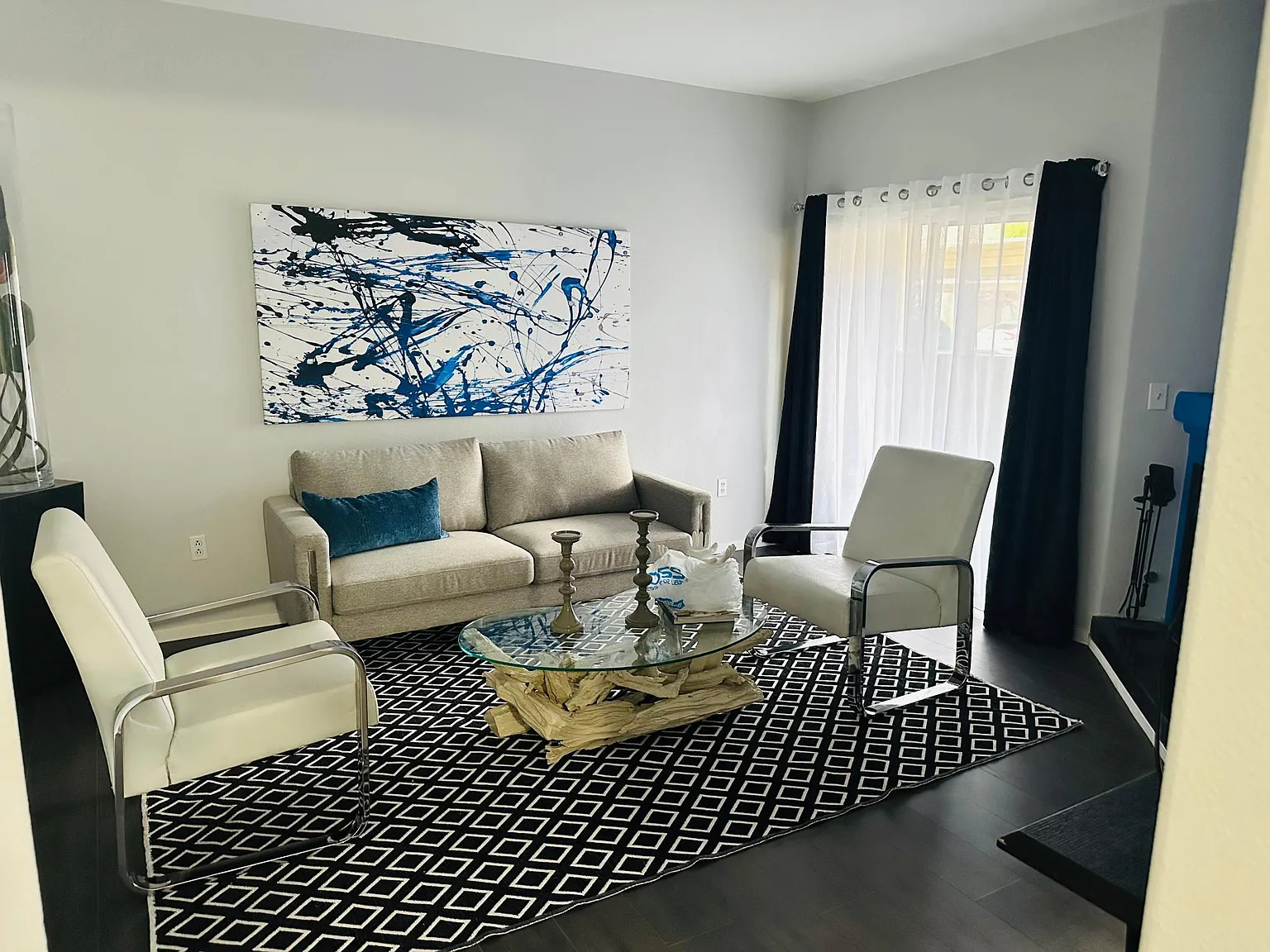 2 bed, 1131 sqft, $2,500 — Photo 1