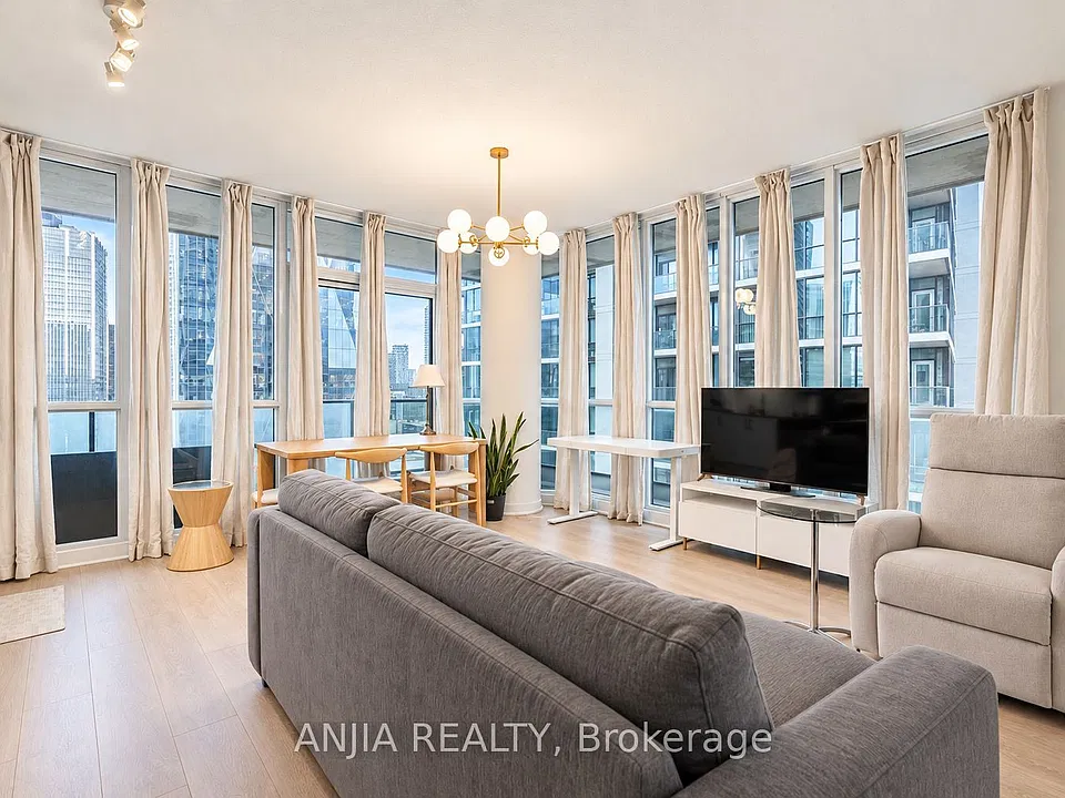 33 Bay St #3004
