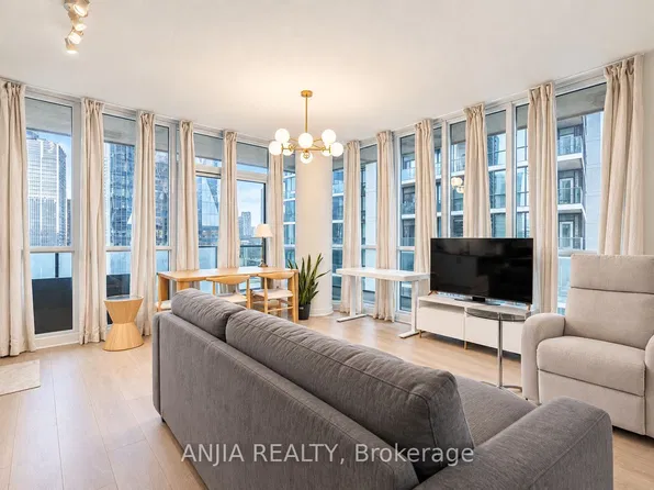 33 Bay St, Toronto, ON