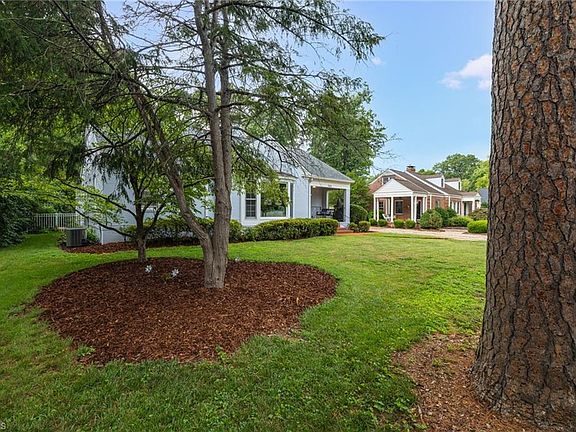 3rd image of 123 Beverly Pl