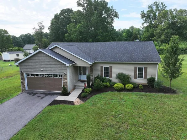 3040 Joy Cir, Danville, VA 24541