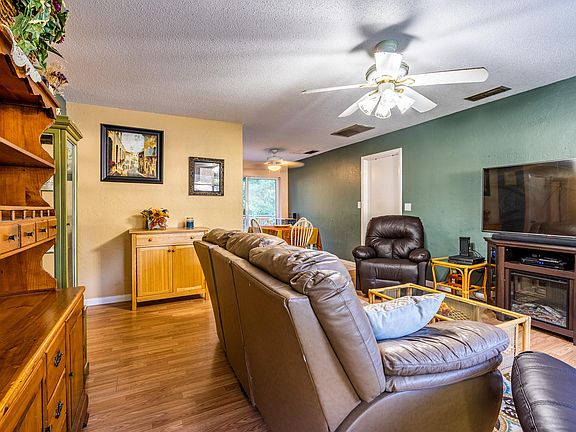 4th image of 335 Tropical Ln