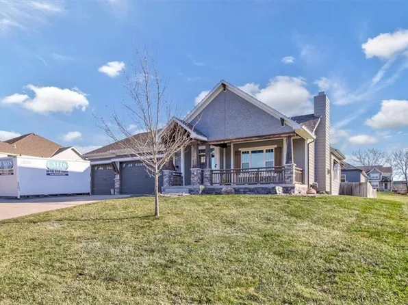 501 NE Hidden View Ln, Lees Summit, MO 64086
