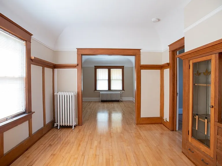 Freshly Renovated 2BR Apartments Near UWM Heat Included — Photo 9