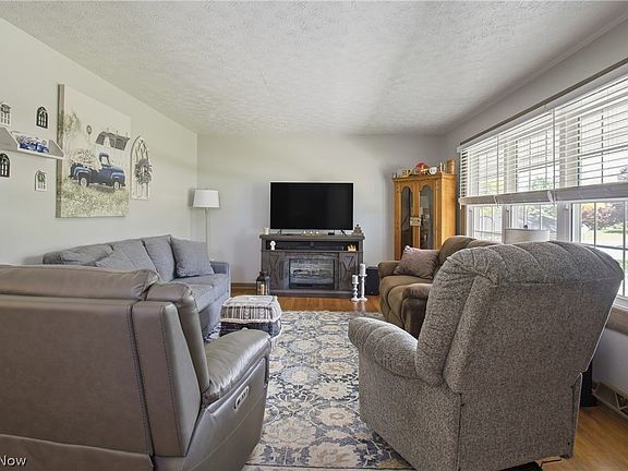 5th image of 12097 Lisa Ave NW