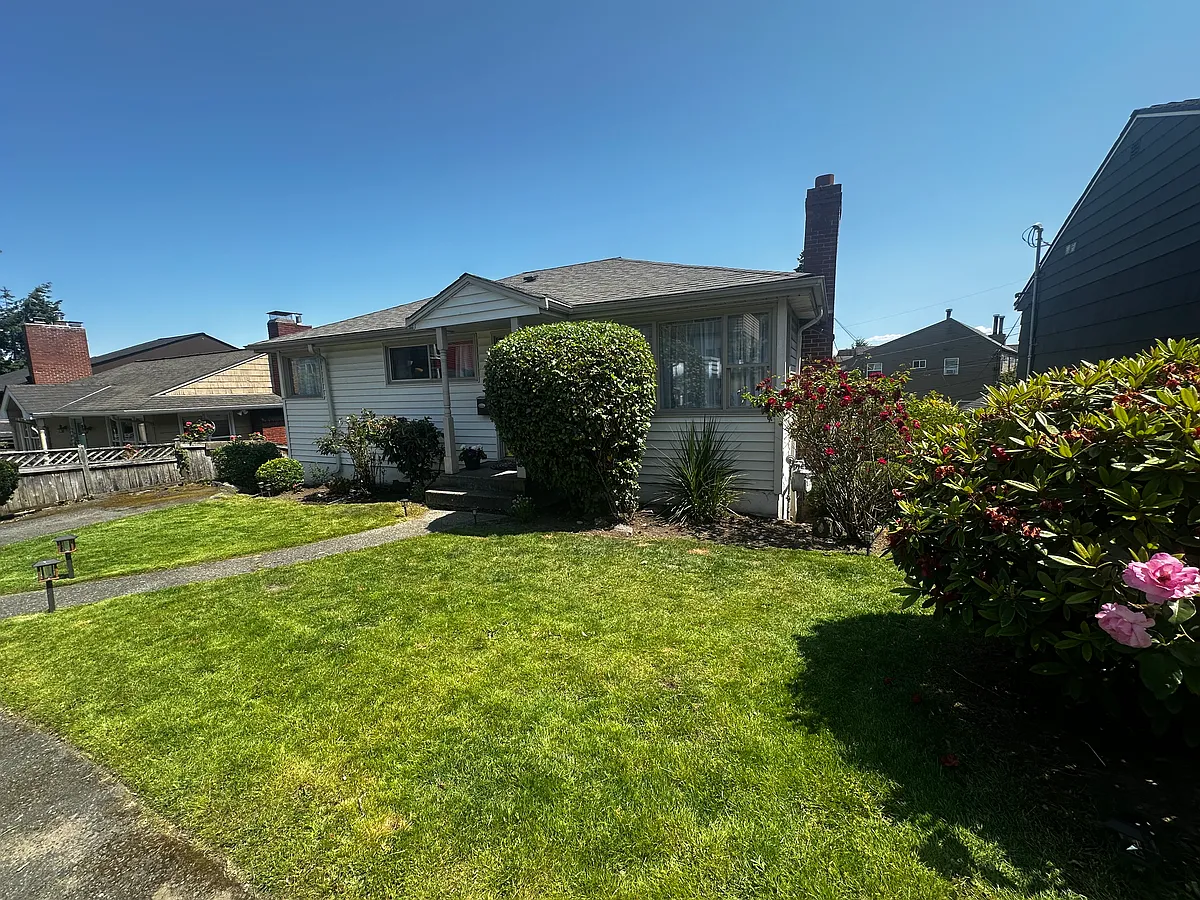 Building Photo - 3432 9th Ave W