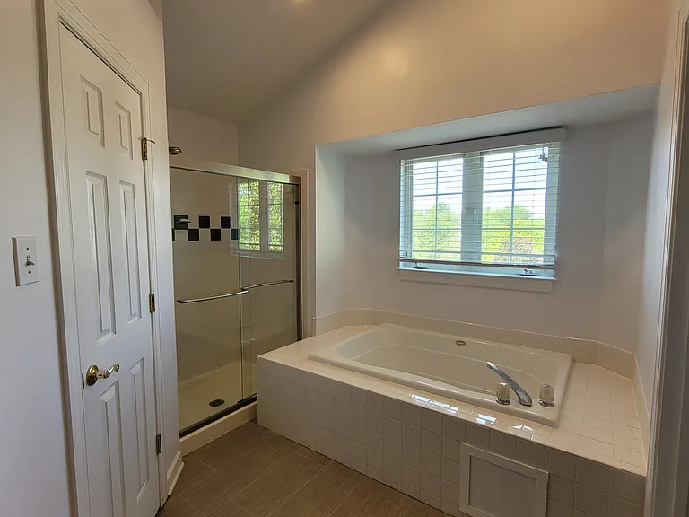 11201 Yardley Ct — Photo 11