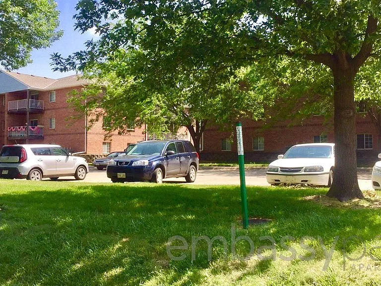 Embassy Park Apartments — Photo 10