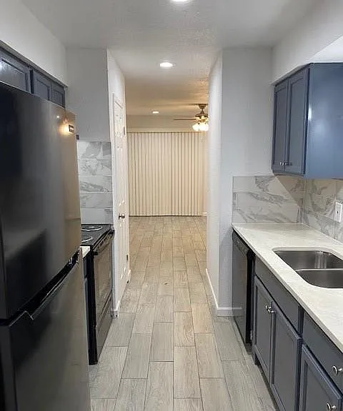 12728 Shannon Hills Dr — Photo 10