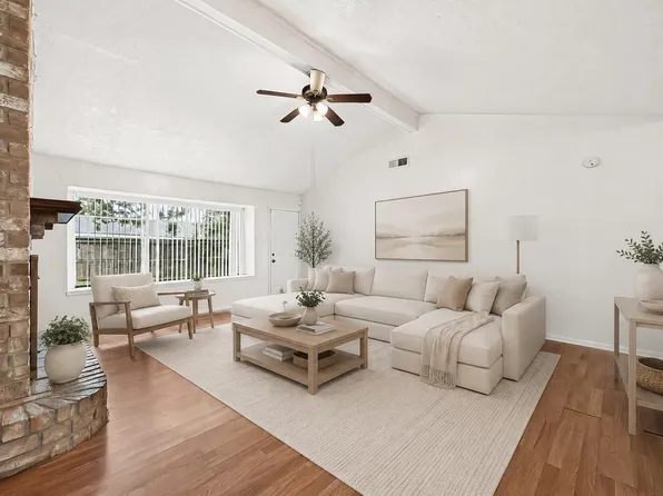 10431 Towne Oak Ln, Sugar Land, TX 77498