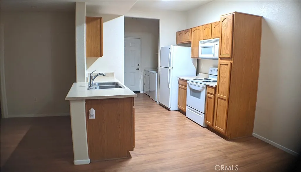 2 bed, 1159 sqft, $2,400 — Photo 4