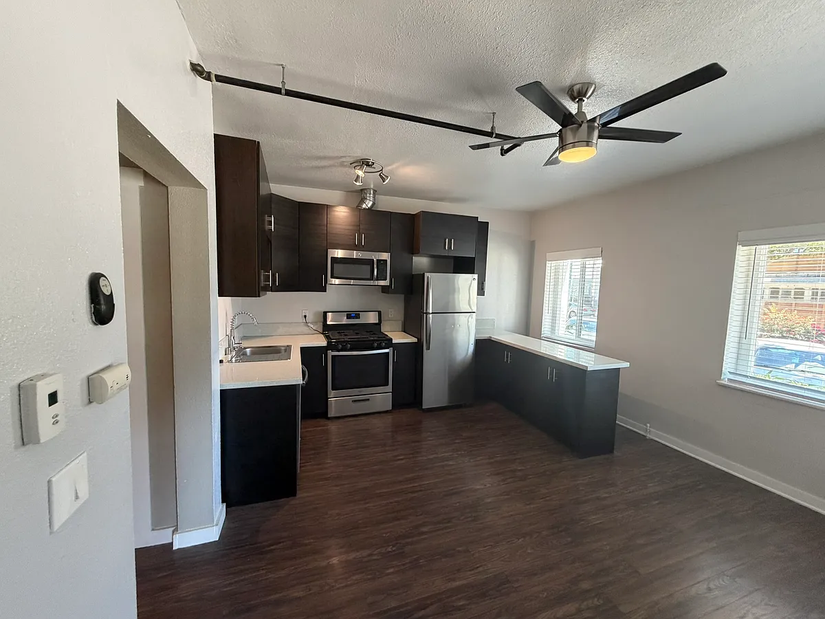 Building Photo - 601 Linden Ave #201