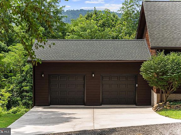 4th image of 3967 Hidden Valley Ln
