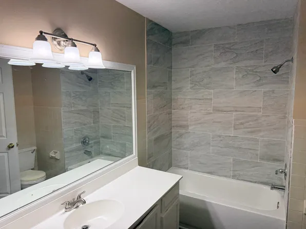 734 Legion Dr APT 9, Destin, FL 32541