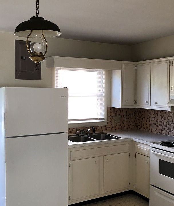 1st image of 927 Park Ln