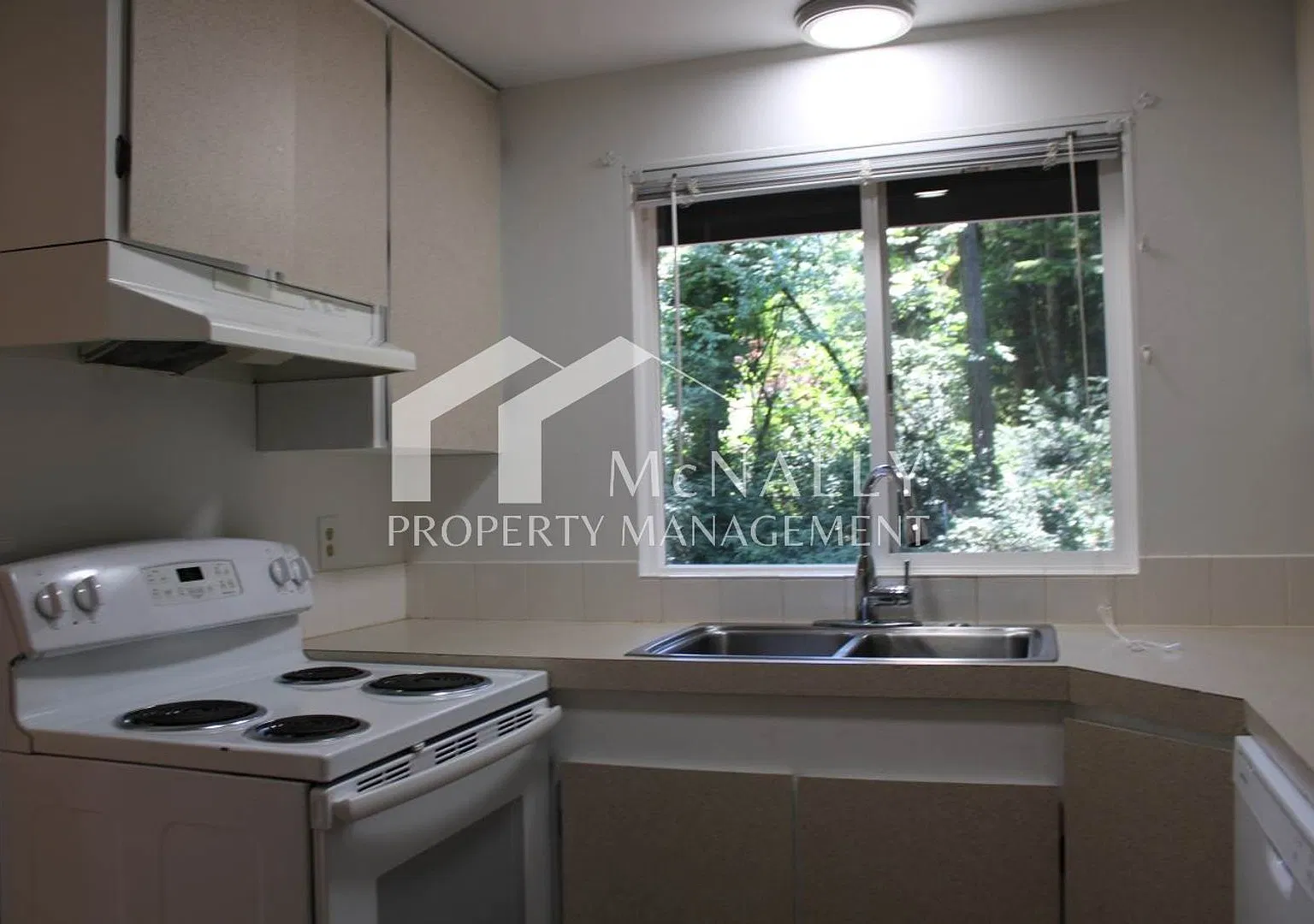 4712 Reid Dr — Photo 2