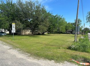 100 & 102 S Oak Ln, Tolar, TX 76476
