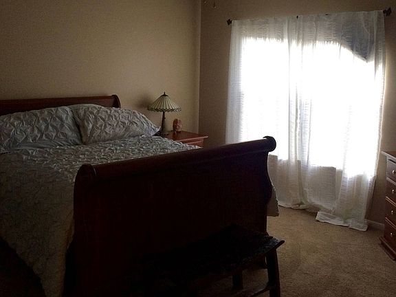 4th image of 28 Forest Cove Dr