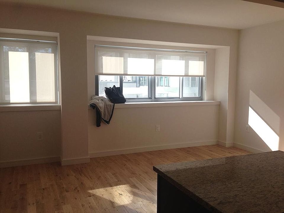 1st image of 171 W 131st St APT 321