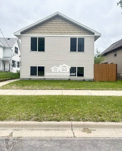 1st image of 224 5th Ave N