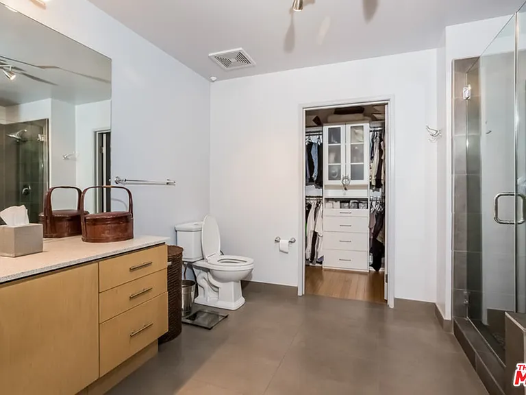1130 S Flower St #416 — Photo 29