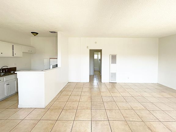 3rd image of 1818 W Sumac Ln #6B