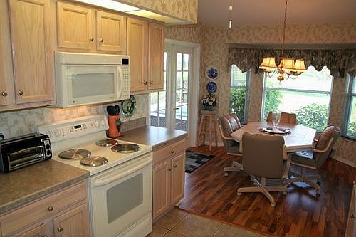 Kitchen/Breakfast Nook