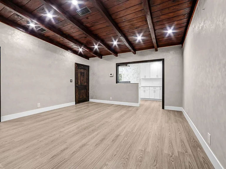 13530 Beaver St — Photo 4