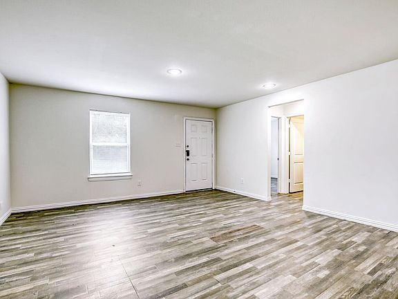 2nd image of 2115 Victory St