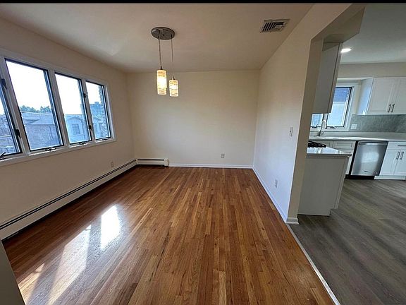 5th image of 407 Jane St #2