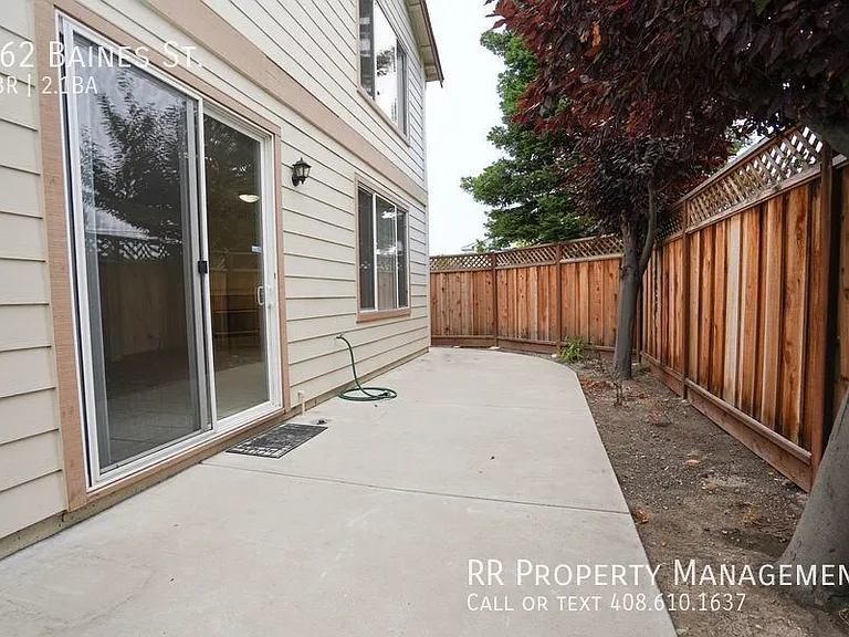 962 Baines St — Photo 29