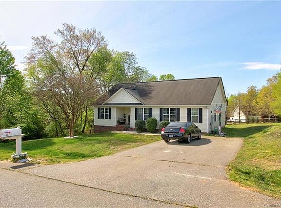 2nd image of 129 Falling Leaf Ln #40