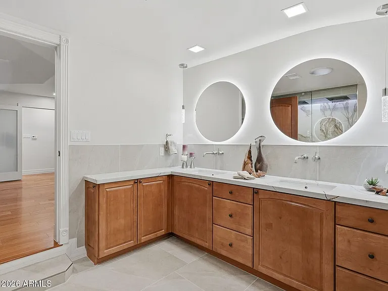 2221 E Vista Ave — Photo 33