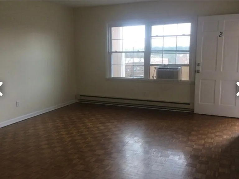 601 W Poplar St #2 — Photo 6