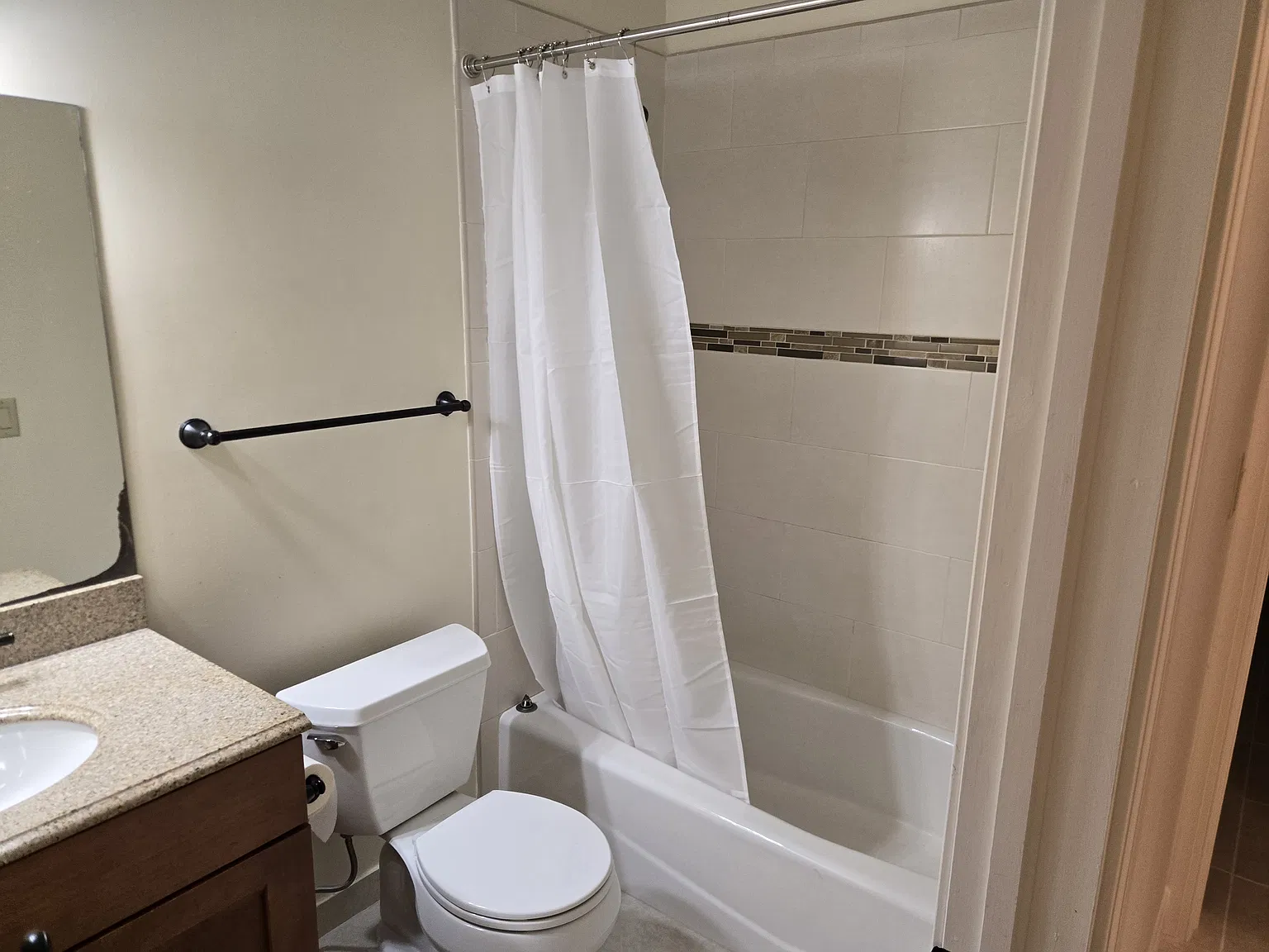 3 bed, 1332 sqft, $3,200 — Photo 4