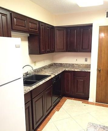 4th image of 3 Heritage Ln #10