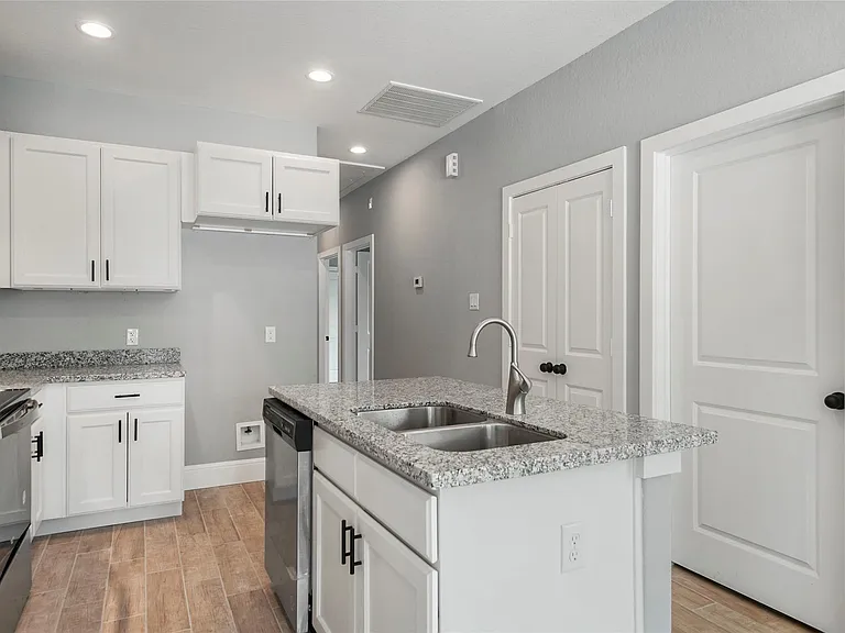 4205 Elmwood St #B — Photo 15