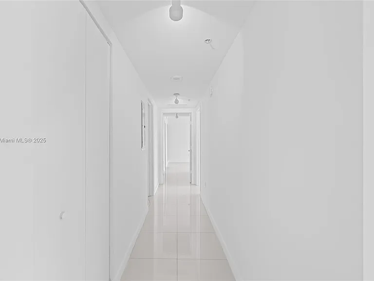 92 SW 3rd St #1 — Photo 9