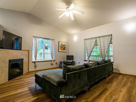 5th image of 22330 Bluewater Dr SE