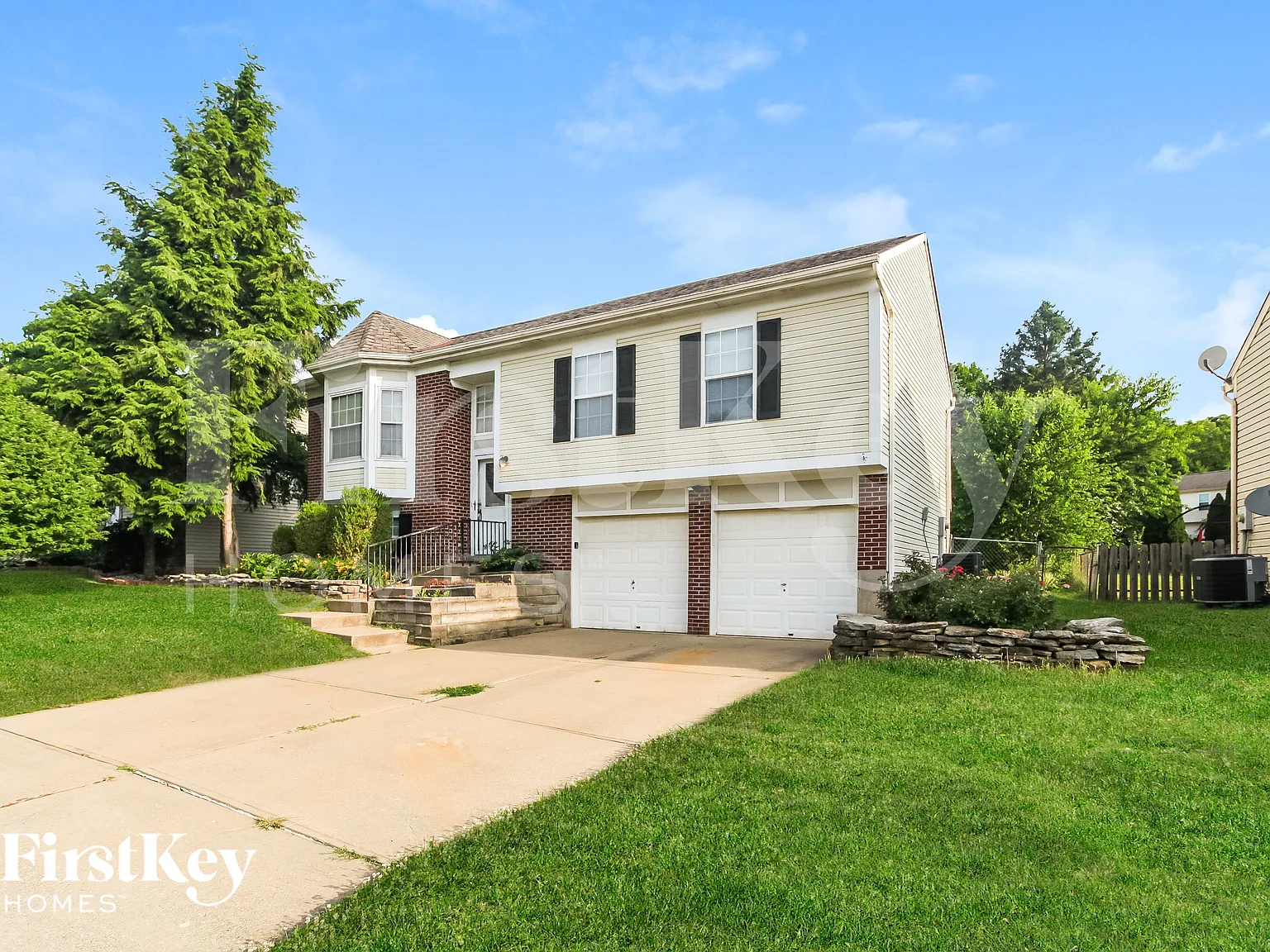 3 bed, 2.5 bath, 1640 sqft, $2,110 — Photo 3