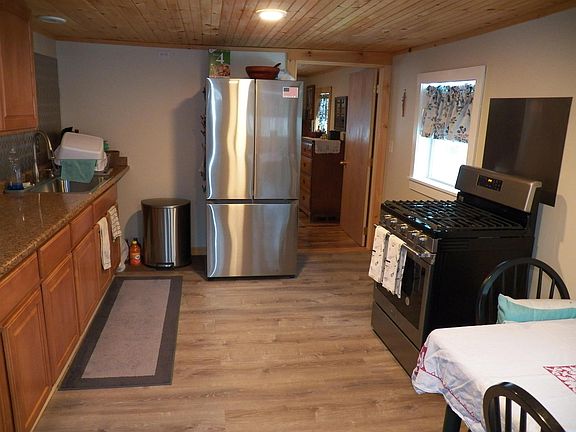 2nd image of 6 Deerpoint Drive