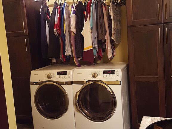 Lower bathroom/laundry