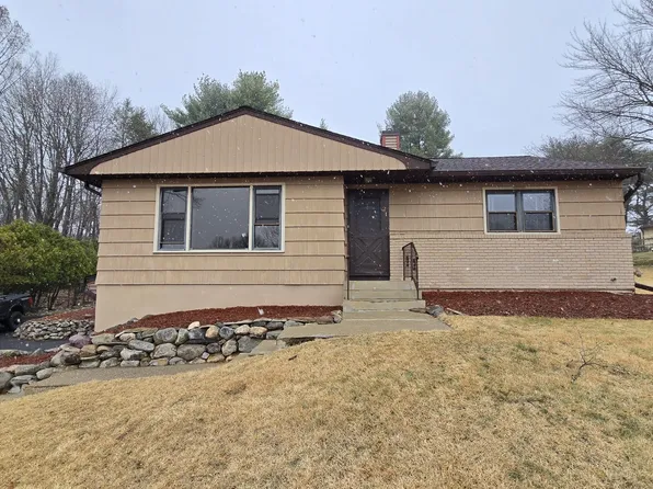 21 Hearthston Ln, Monsey, NY 10952