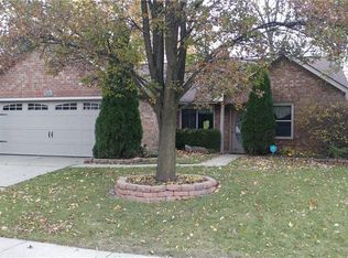 6491 Deer Knolls Dr, Dayton, OH 45424