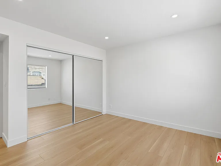 4354 McLaughlin Ave #103 — Photo 9