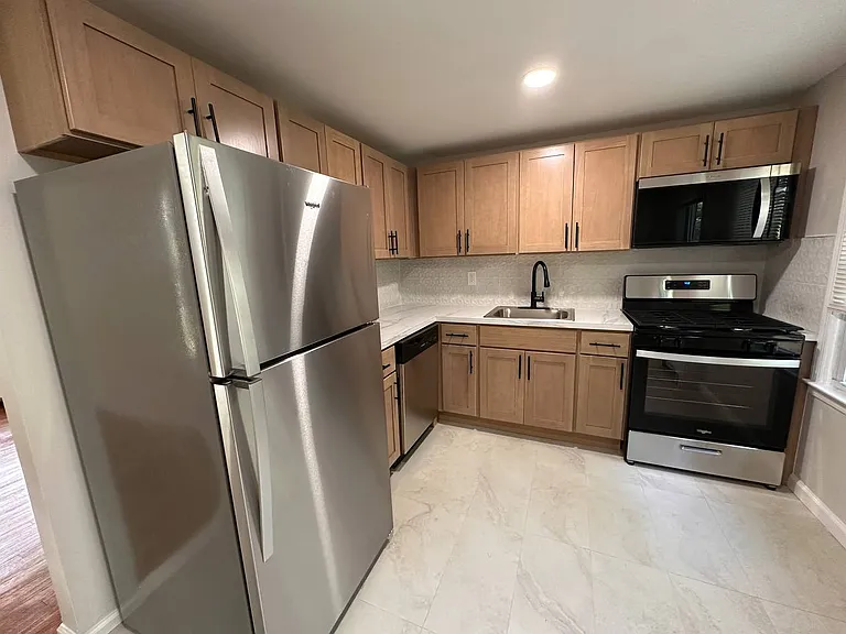 14 Byron Pl #2 — Photo 1