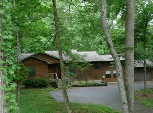1240 Barton Fields Dr, Sevierville, TN 37862