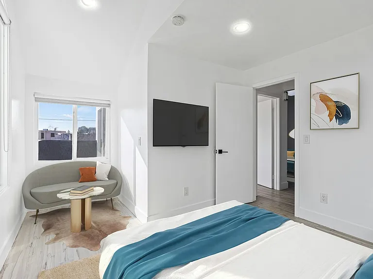 850 N Van Ness Ave #4 — Photo 8
