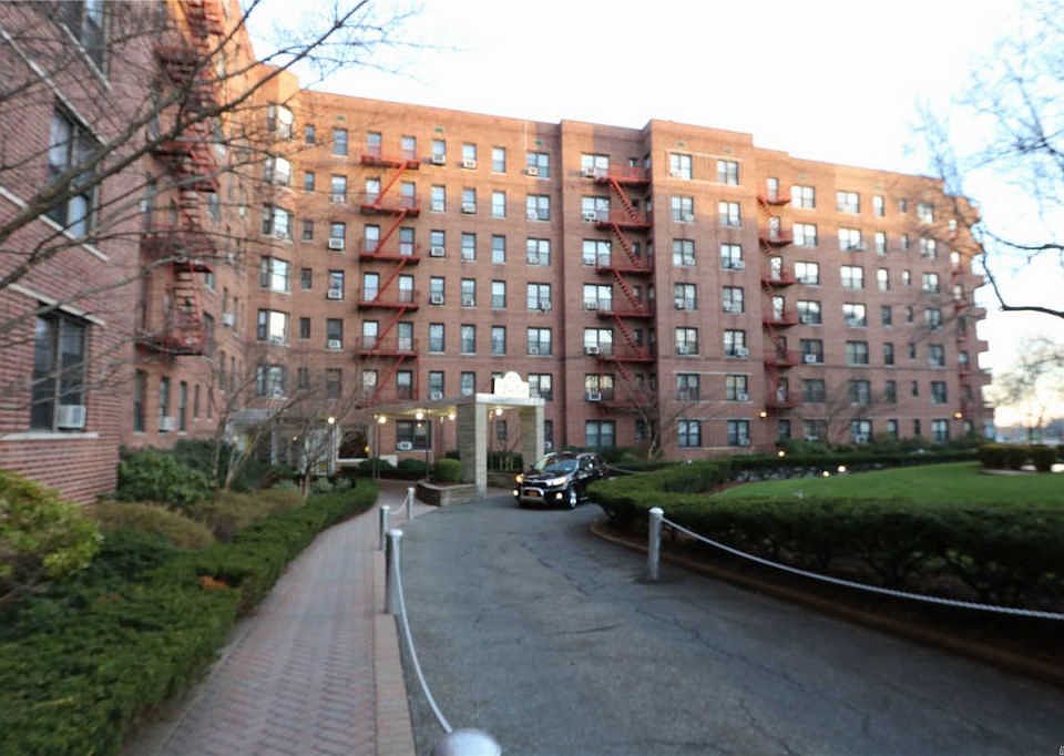 1st image of 84-01 Main St #706-84-01