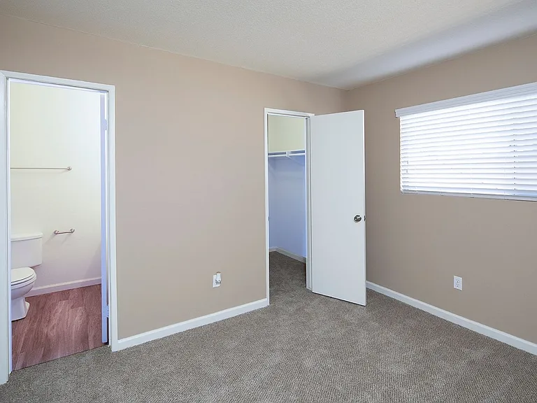 Park Ave Apartments — Photo 19
